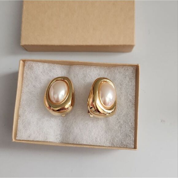 Givenchy Jewelry - ✨️VINTAGE Givenchy Clip-on Gold Earrings